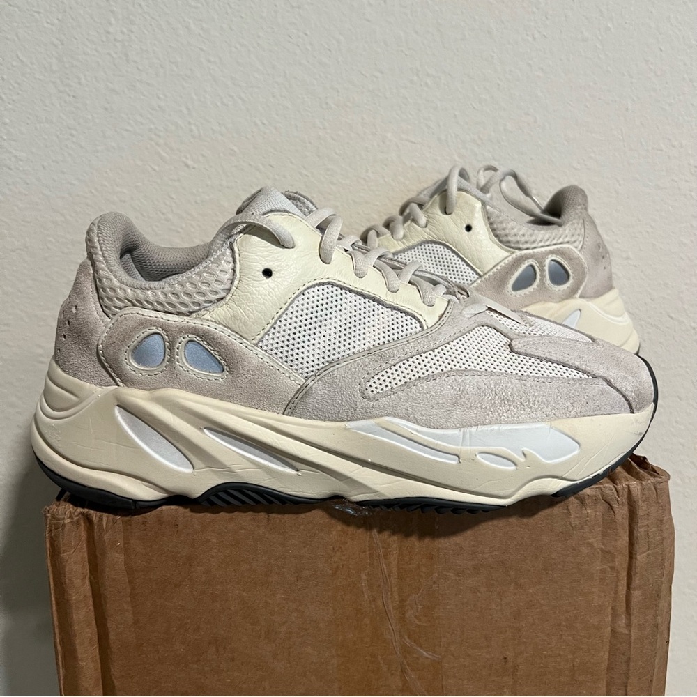 Adidas Yeezy Boost 700 Analog size 7.5